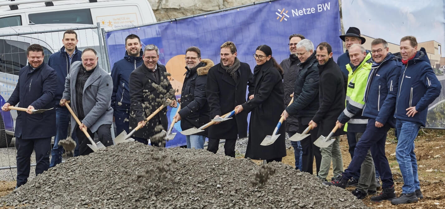 Symbolischer Spatenstich für den neuen Betriebsservice des Verteilnetzbetreibers im Regionalen Industriepark Osterburken
