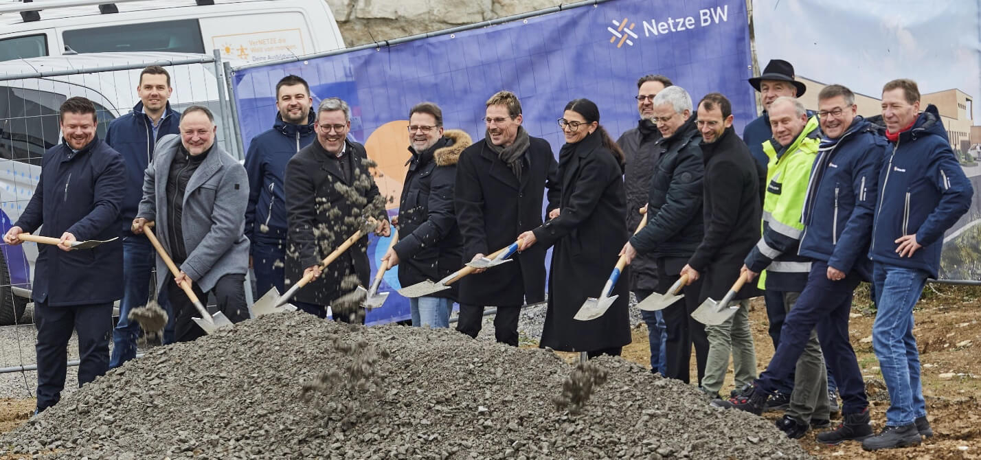 Symbolischer Spatenstich für den neuen Betriebsservice des Verteilnetzbetreibers im Regionalen Industriepark Osterburken