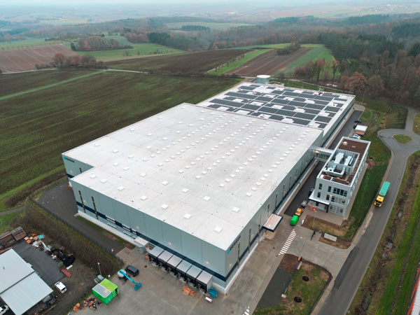 Das Logistikzentrum samt Verwaltungsgebäude im Regionalen Industriepark Osterburken